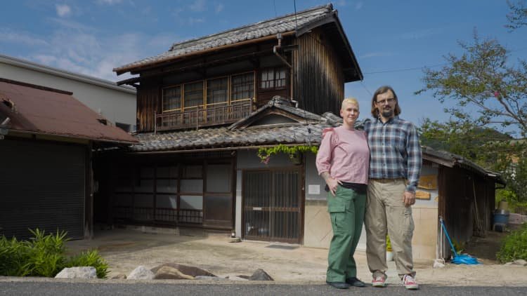 Kami meninggalkan AS ke Jepang untuk membeli rumah yang ditinggalkan $ 7.500