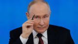 Presiden Rusia Vladimir Putin memberi isyarat selama konferensi pers tahunannya untuk tahun ini -telepon dan telepon di Moskow, Rusia, pada 19 Desember 2024.