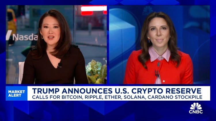 Trump mengumumkan cadangan crypto strategis AS, termasuk Bitcoin, Solana, XRP dan banyak lagi