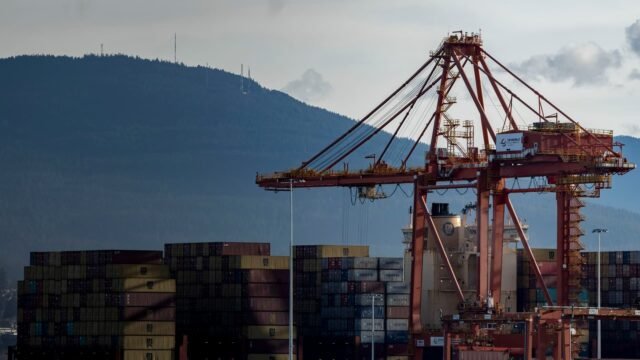 108110007-1741025222745-gettyimages-2201922415-US_CANADA_TARIFFS.jpeg