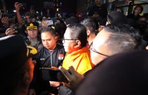 Hasto Tantang KPK Periksa Keluarga Jokowi