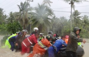 Berpacu dengan Waktu, Polisi Evakusi Ratusan Warga Terjebak Banjir di Nias Selatan