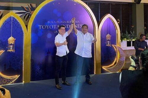Ernando-Demily-dan-Bob-Azam-Toyota-Indonesia-500x333.jpg