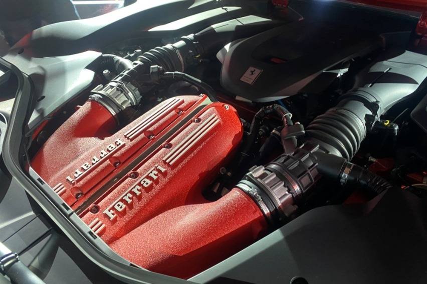 mesin Ferrari 12Cilindri