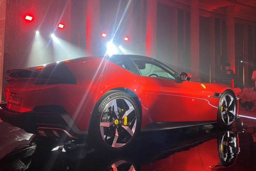 Ferrari 12Cilindri tampak belakang