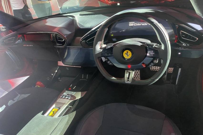 kabin Ferrari 12Cilindri