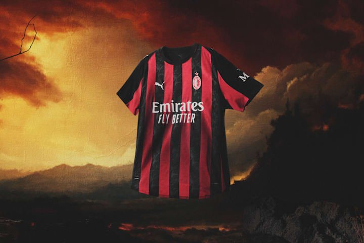 Jersey rumah AC Milan untuk 2025/26.