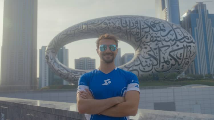 Bagaimana CEO berusia 33 tahun ini tinggal paruh waktu di Dubai dan berada di jalur untuk mendapatkan $ 400 ribu tahun ini