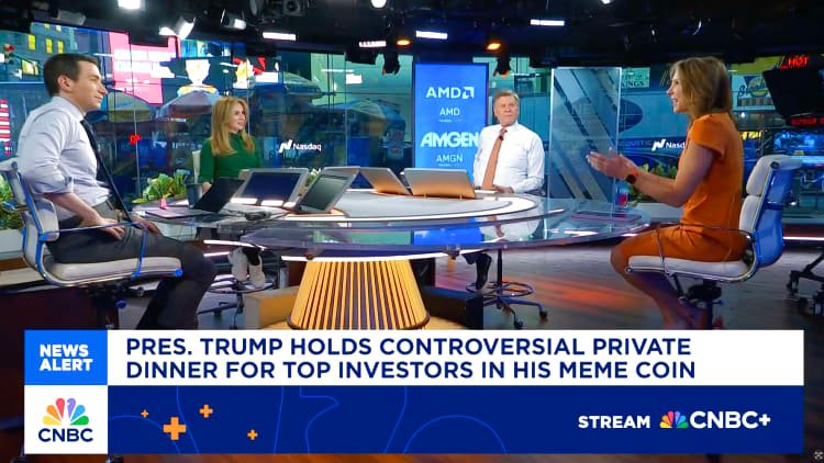 Presiden Trump memegang makanan pribadi yang kontroversial untuk investor top dalam koin meme -nya