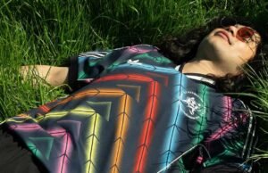 Adidas merilis kemeja sepak bola yang indah dengan tema Glastonbury