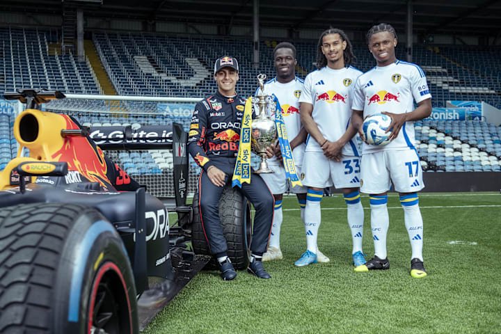 Arvid Lindblad dengan Willy Gnonto, Isaac Schmidt dan Largie Ramazani.