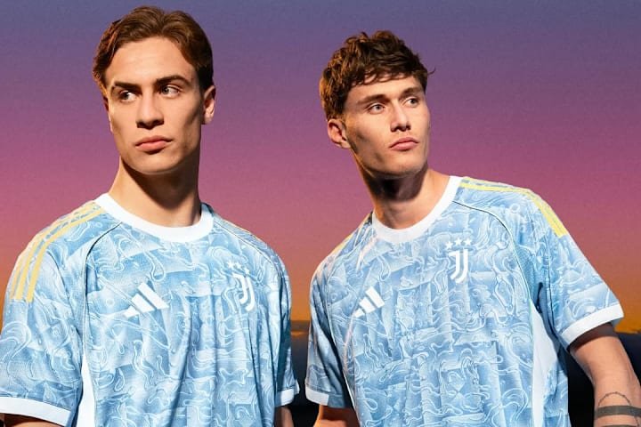 Kenan Yılddız (L) di Juve yang baru.