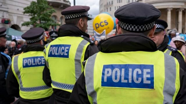108156985-1749545547179-gettyimages-2218812012-20250607_met_police_003.jpeg