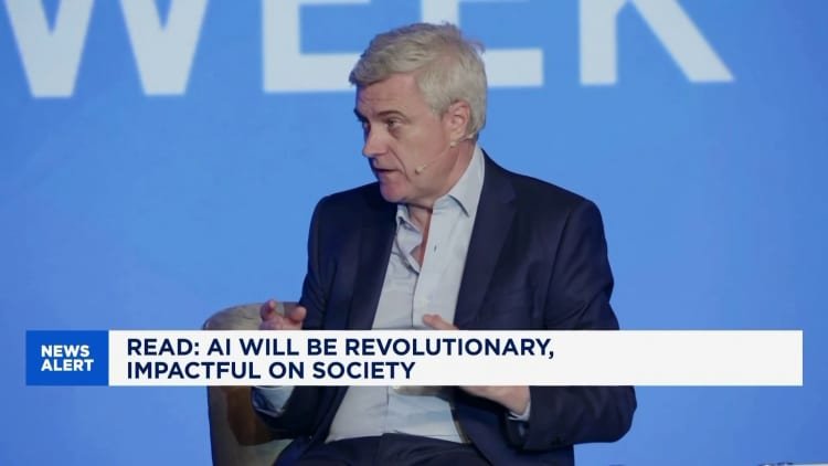 CEO WPP yang pensiun mengatakan AI akan menjadi bisnis periklanan revolusi