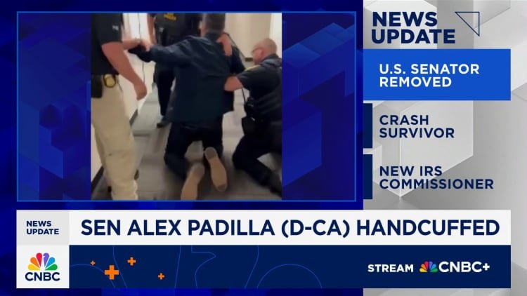 Sen Alex Padilla terpesona oleh polisi oleh polisi dari DHS Presser