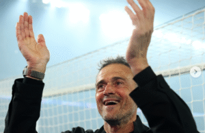 Tangis Luis Enrique Pecah Saat Suporter PSG Bentangkan Bendera Raksasa Mendiang Putrinya