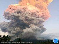 Gunung Lewotobi Laki-Laki Erupsi, Warga Diminta Jauhi Radius 7-8 Kilometer