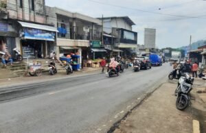 Biang Kemacetan, Lapak Pedagang di Pasar Tumpah Gekbrong Ditertibkan Satpol PP Cianjur