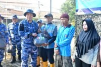 TNI AU Peduli,Lanud Husein Sastranegara Salurkan Ratusan Paket Sembako untuk Warga Bandung