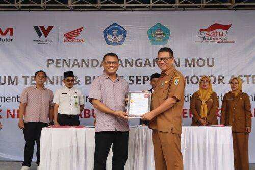 AHM-dan-WMS-Meresmikan-SMK-Negeri-3-Kab.-Tangerang-sebagai-SMK-TUK-3-500x333.jpg