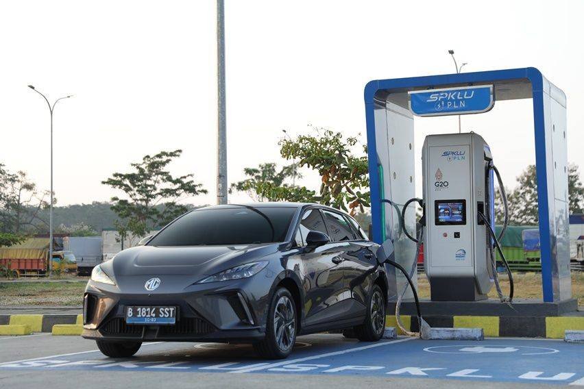 MG 4 EV charging