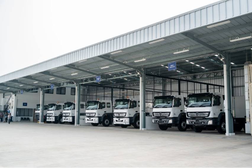 pabrik truk daimler