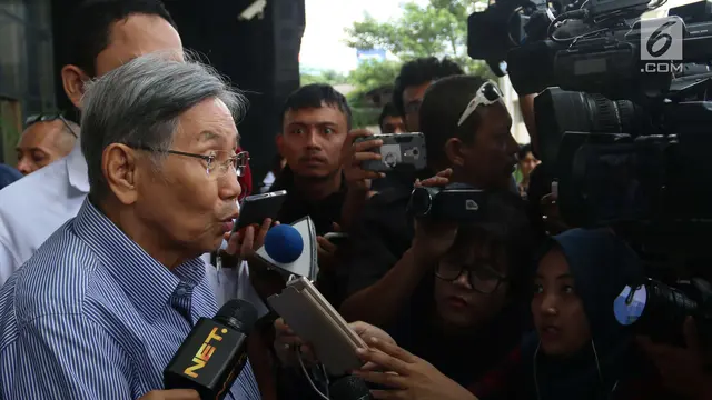 051592700_1496743174-20170606-Pemeriksaan-Mantan-Menteri-Koordinator-Ekonomi-Kwik-Kian-Gie-HA3.jpg
