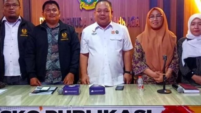 64c2f1d3c963d-pengurus-pelti-sumut-saat-memberikan-keterangan-pers-persiapan-pon-2024_1265_711.jpg