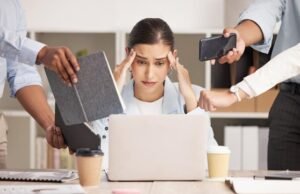 10 Tanda Lingkungan Kerja Berbahaya, Pergi atau Tetap?