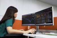 Harga Saham Orang Terkaya Indonesia Turun Pasca Pemecahan, Pilih Jual atau Beli?