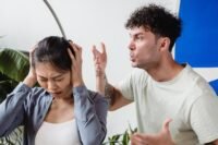 Apa Itu Cowok Red Flag? Ciri dan Penjelasannya