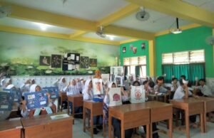 Pemkab Gresik Sediakan Seragam Gratis untuk Siswa Swasta, Anggaran Rp3,06 Miliar