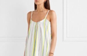 6 Model Baju Pantai yang Harus Kamu Bawa Saat Liburan