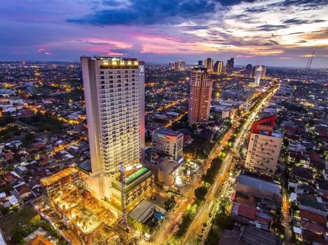 Surabaya__2015_(PublicDomain)210122-070150.jpg
