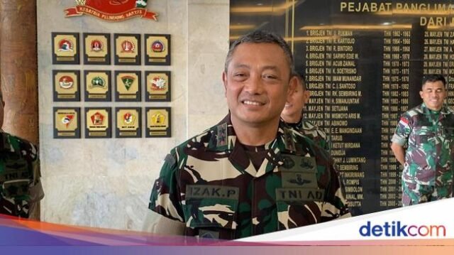 pangdam-xviicenderawasih-mayjen-izak-pangemanan_169.jpeg
