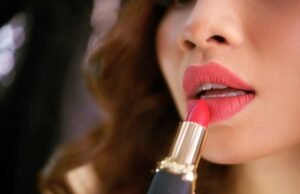 7 Cara Memilih Lipstik yang Tepat untuk Warna Kulit dan Gaya Riasan