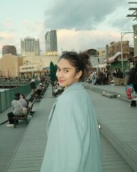 5 Gaya Rambut Liburan Azizah Salsha yang Sederhana Tapi Modis