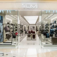 Tumi Luncurkan Gerai Baru! Koleksi Merah Wine Jadi Pusat Perhatian