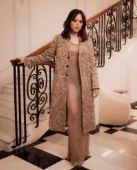 7 Gaya Outfit Jenna Ortega yang Edgy dan Chic