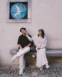 7 Gaya OOTD Feminin Sheila Dara, Sederhana dan Natural!