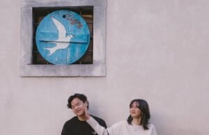 7 Gaya OOTD Feminin Sheila Dara, Sederhana dan Natural!