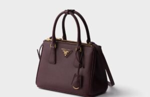 5 Tas Selempang Prada yang Elegan untuk Berbagai Gaya
