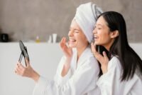 7 Langkah Perawatan Kulit Harian yang Aman dan Efektif untuk Kulit Menua