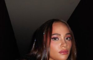 Tampilan Mata Segar Aurora Ribero yang Sempurna