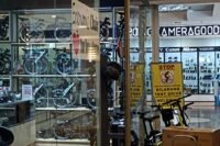 Toko Sepeda STC Senayan Luncurkan Produk Raket Padel Tingkatkan Tren Olahraga