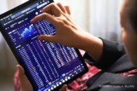 Gembok Suspensi Dilepas BEI, Ini Pergerakan Saham PYFA, KBLV, IMPC, FUTR, dan HBAT