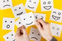 Hubungan Sosial dan Emosi: Kunci Bahagia atau Penyebab Stres?