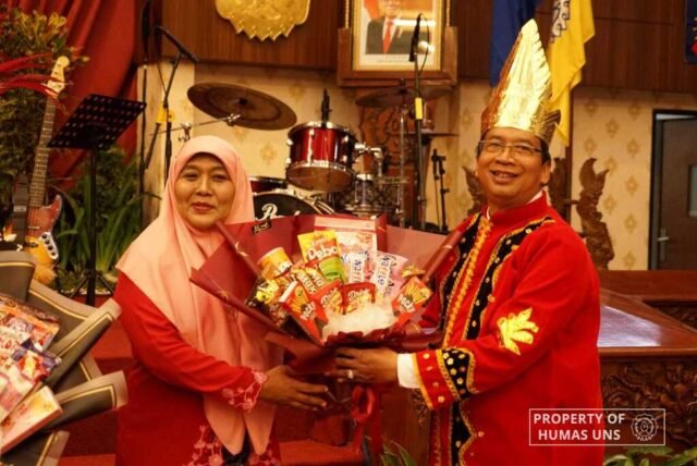 Lomba-Menyanyi-dan-Pakaian-Adat-Semarakkan-Perayaan-HUT-ke-78-RI-di-UNS-6.jpeg