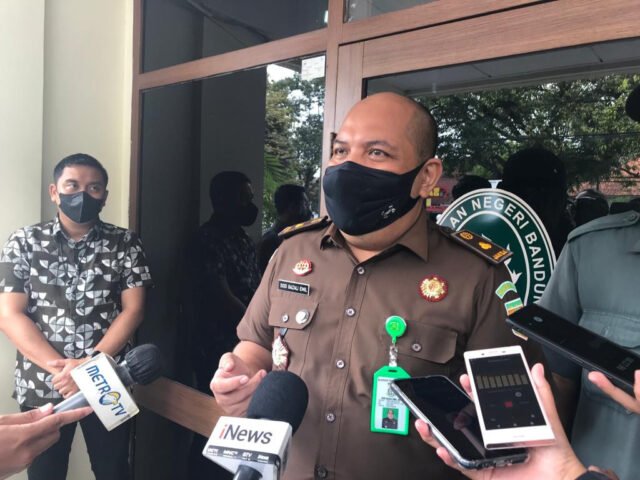 kasinpenkum-kejati-jabar-dodi-gazali-di-pengadilan-negeri-pn-bykx.jpg