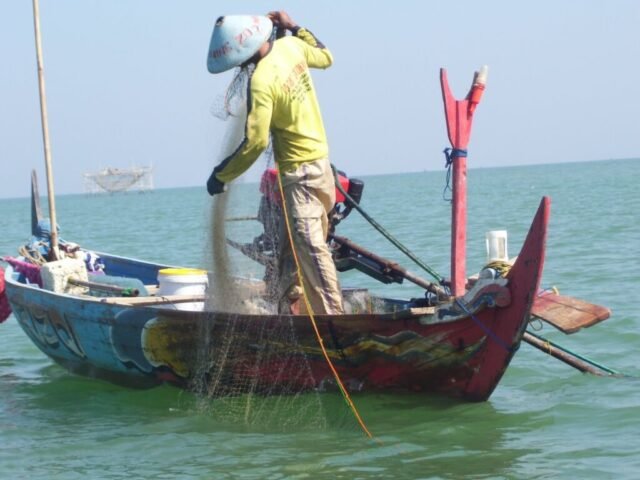 pekerjaan-sebagai-seorang-nelayan-1024x768.jpg